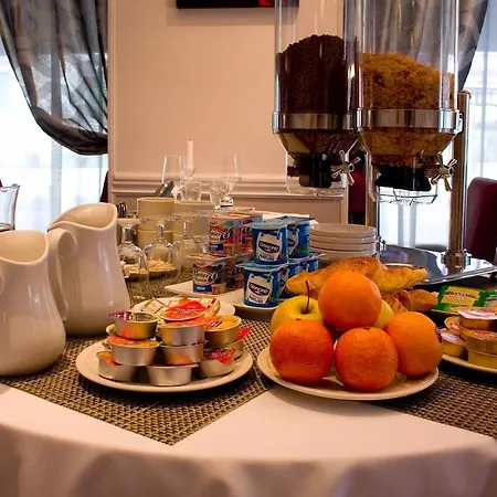 מלון Majestic 3*