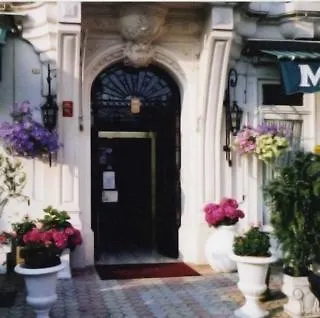 梅杰斯提科酒店 卢德