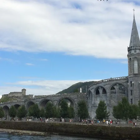 Majestic מלון לורדה